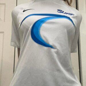 white nike tee gym surf coconut girl